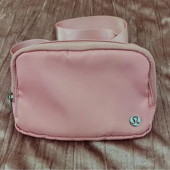 Lululemon Everywhere Belt Bag in Pastel Pink - Picture 2 of 5